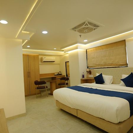 Hotel 6 Seasons, Koregoan Park, Pune Ngoại thất bức ảnh