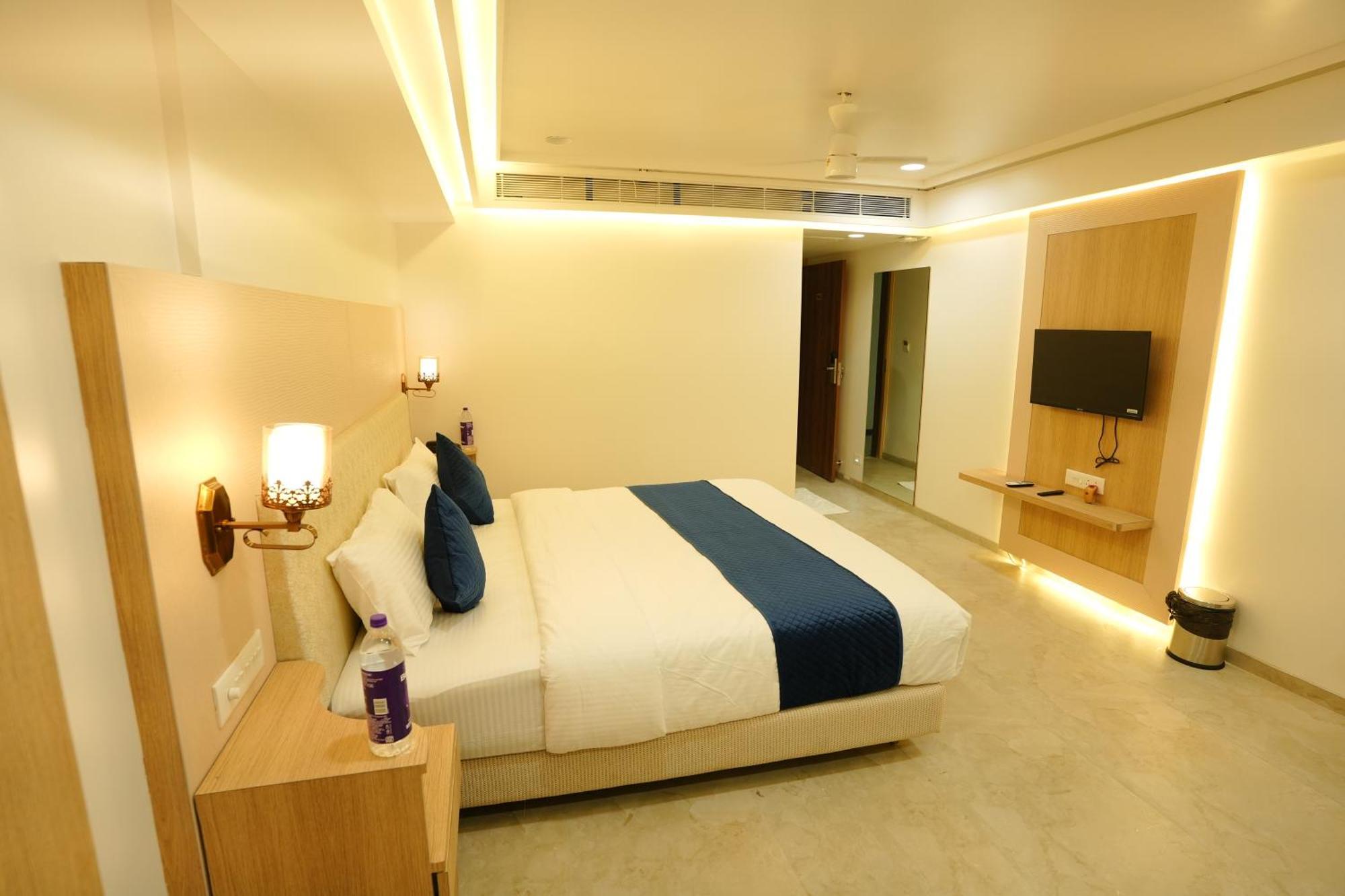 Hotel 6 Seasons, Koregoan Park, Pune Ngoại thất bức ảnh