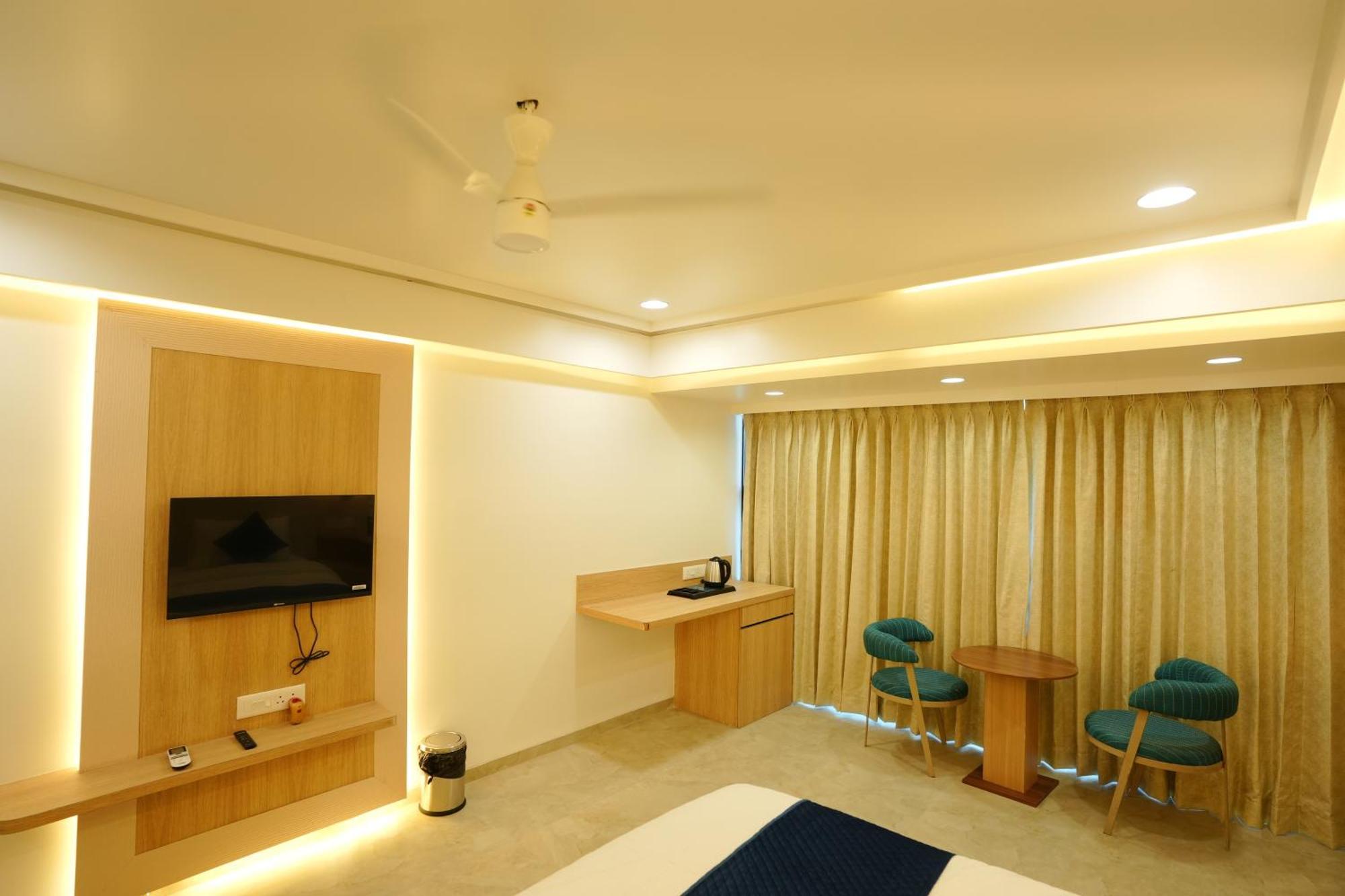 Hotel 6 Seasons, Koregoan Park, Pune Ngoại thất bức ảnh