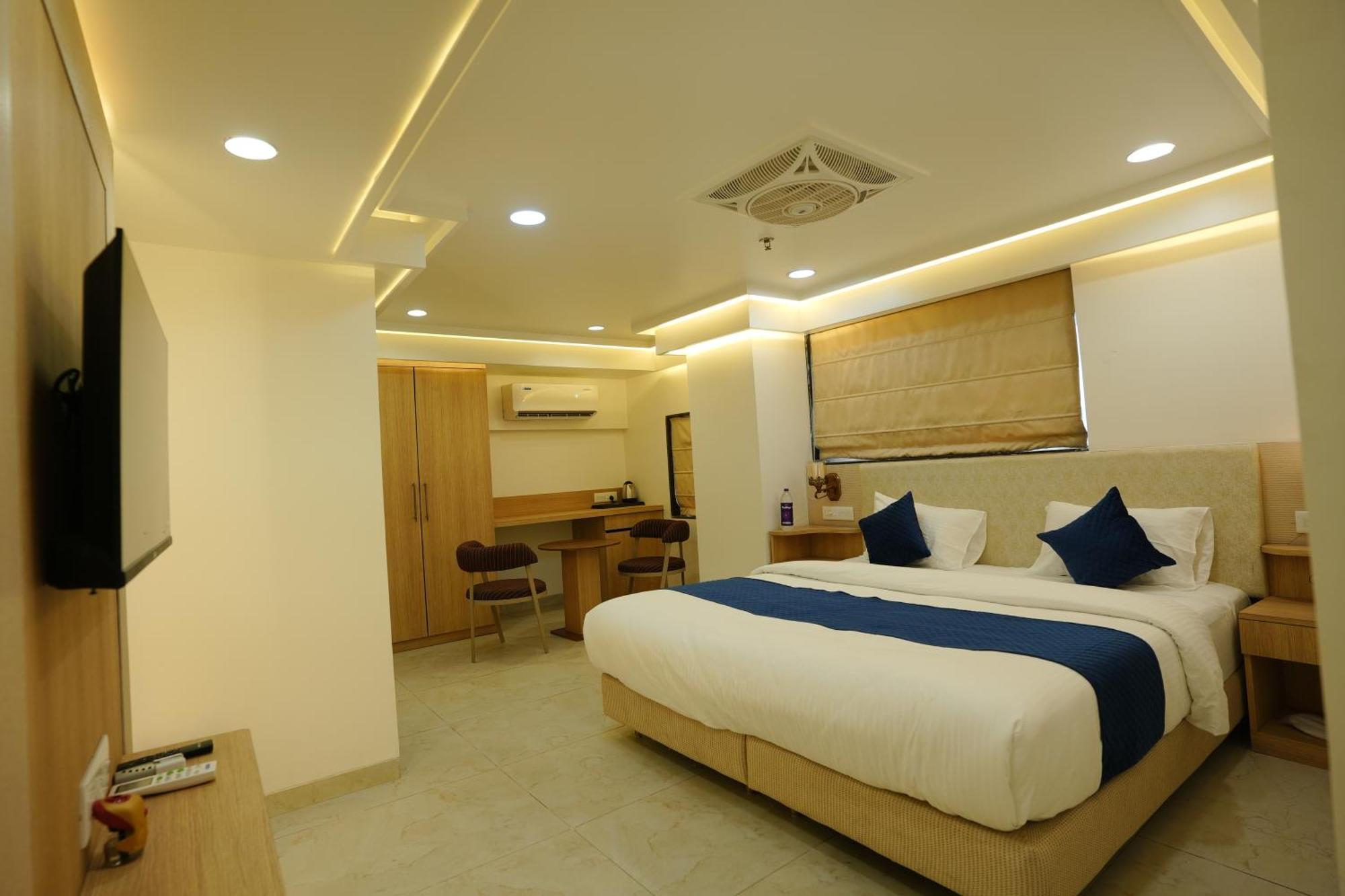 Hotel 6 Seasons, Koregoan Park, Pune Ngoại thất bức ảnh