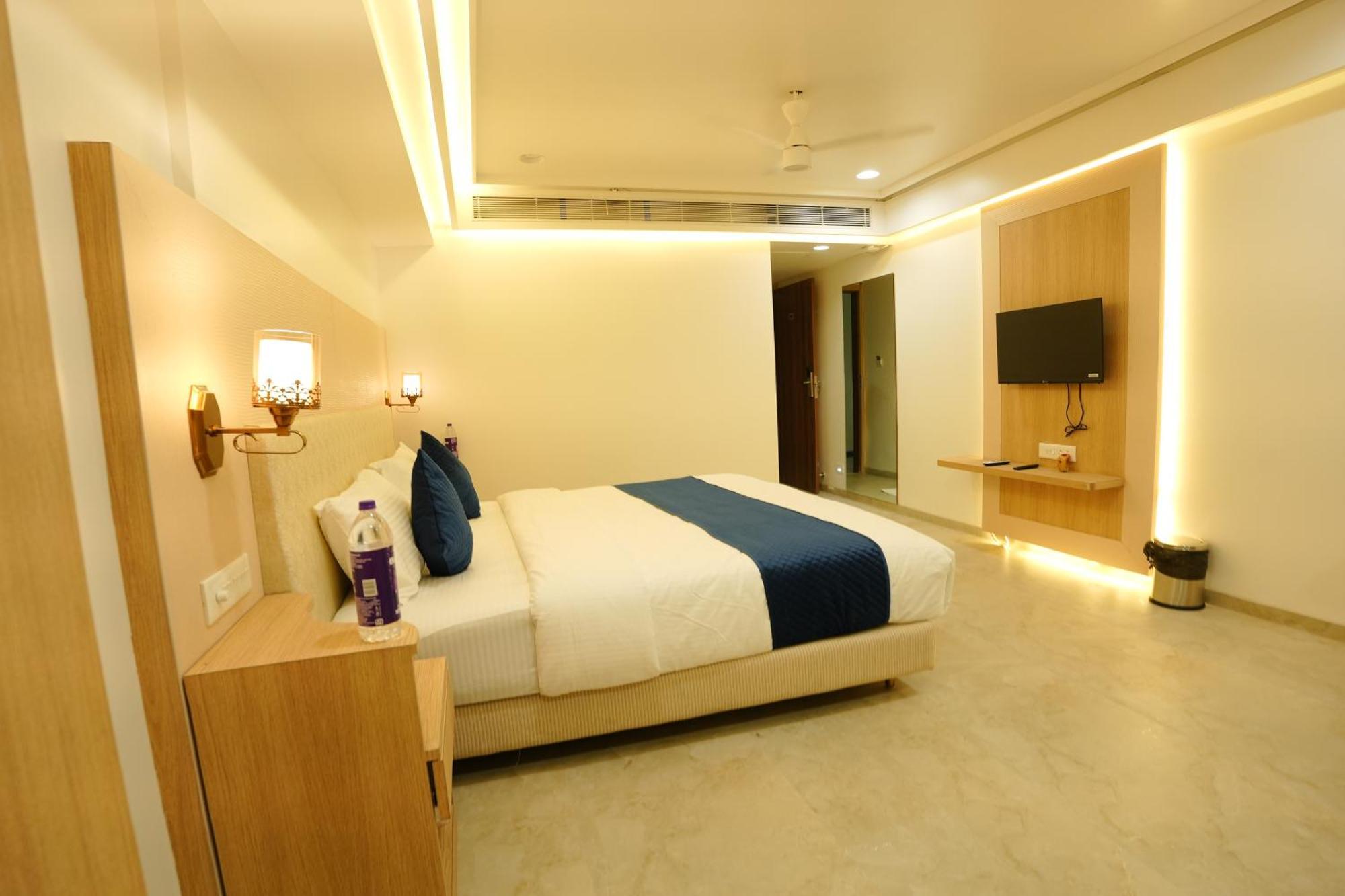Hotel 6 Seasons, Koregoan Park, Pune Ngoại thất bức ảnh