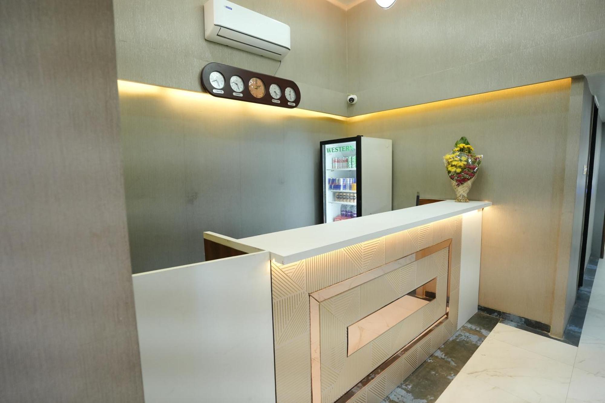 Hotel 6 Seasons, Koregoan Park, Pune Ngoại thất bức ảnh