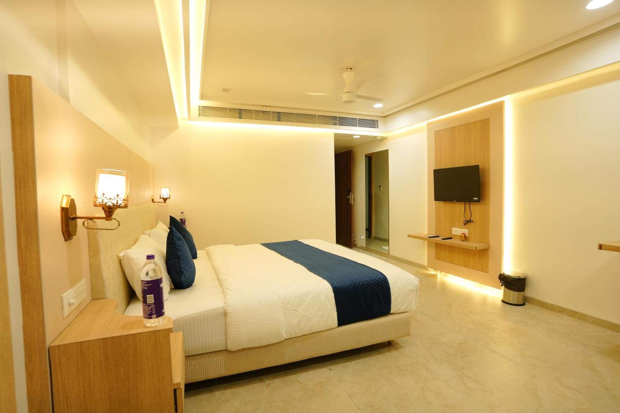 Hotel 6 Seasons, Koregoan Park, Pune Ngoại thất bức ảnh
