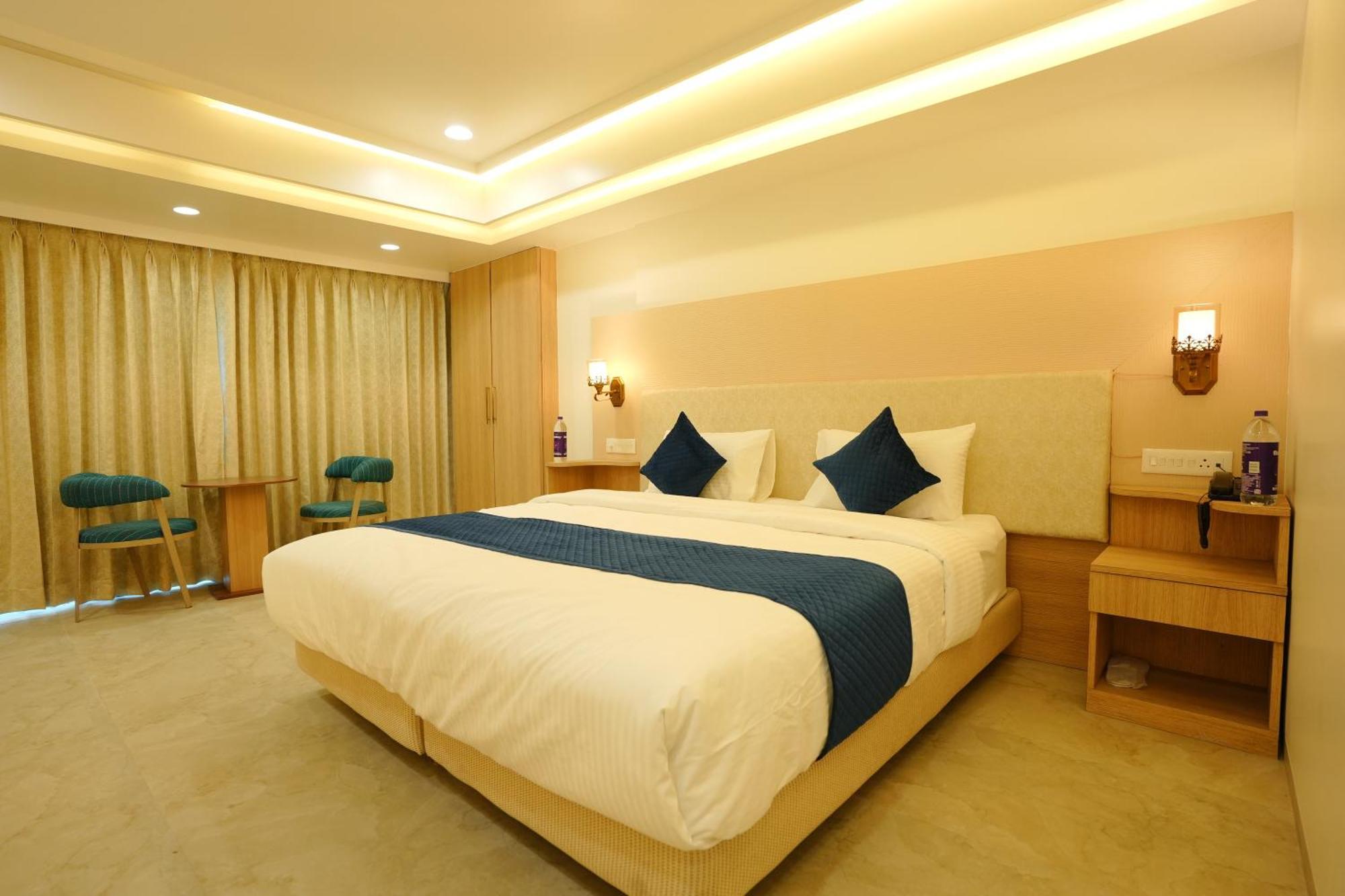 Hotel 6 Seasons, Koregoan Park, Pune Ngoại thất bức ảnh