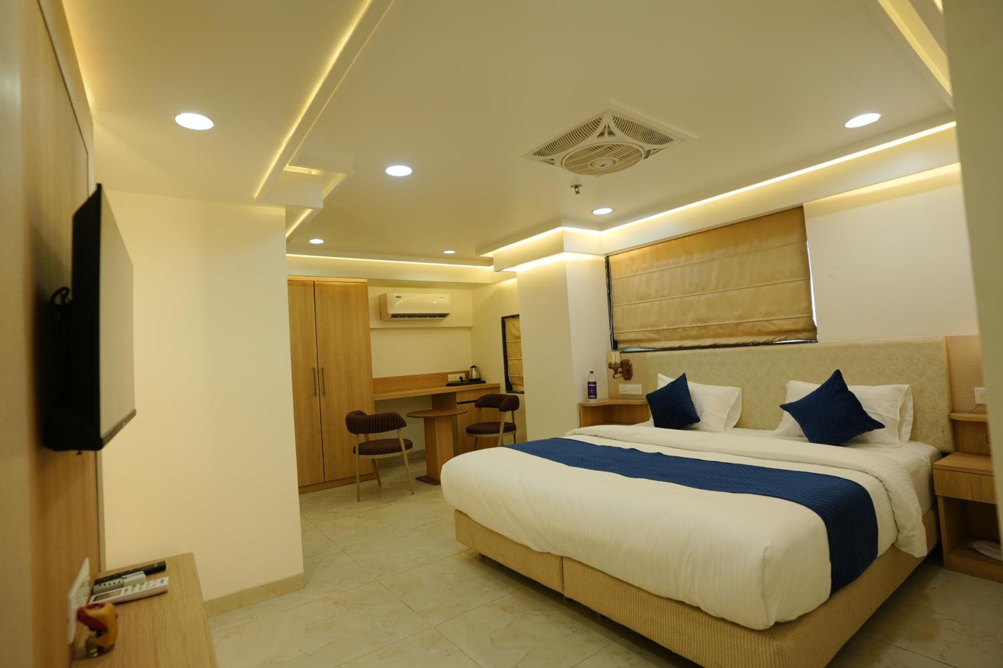 Hotel 6 Seasons, Koregoan Park, Pune Ngoại thất bức ảnh