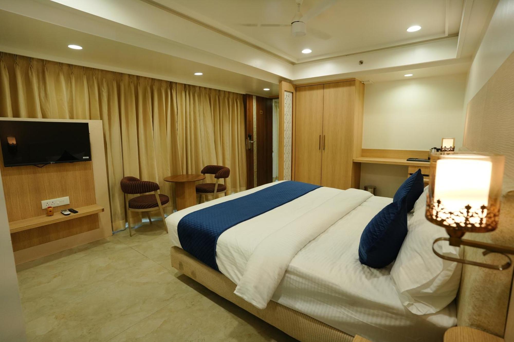 Hotel 6 Seasons, Koregoan Park, Pune Ngoại thất bức ảnh