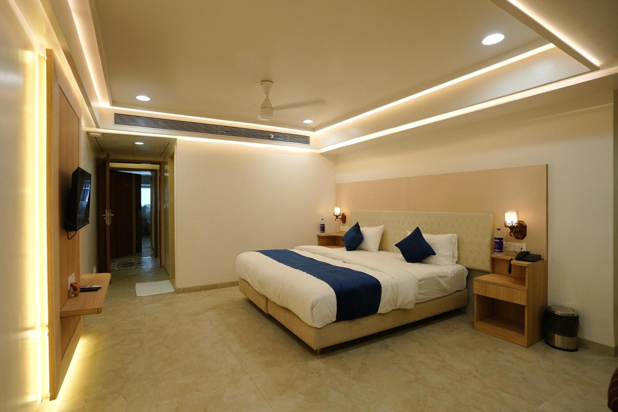 Hotel 6 Seasons, Koregoan Park, Pune Ngoại thất bức ảnh