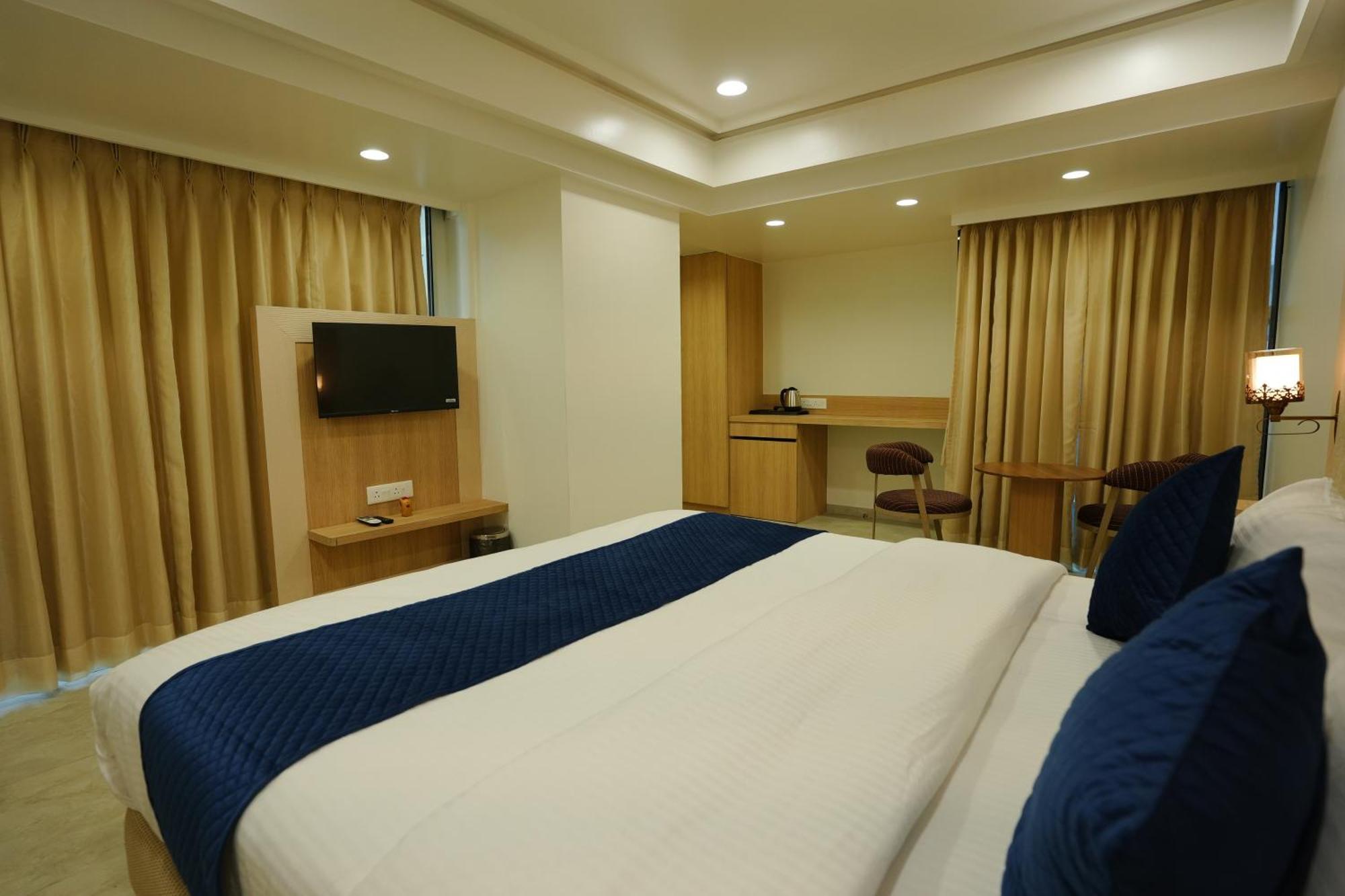 Hotel 6 Seasons, Koregoan Park, Pune Ngoại thất bức ảnh