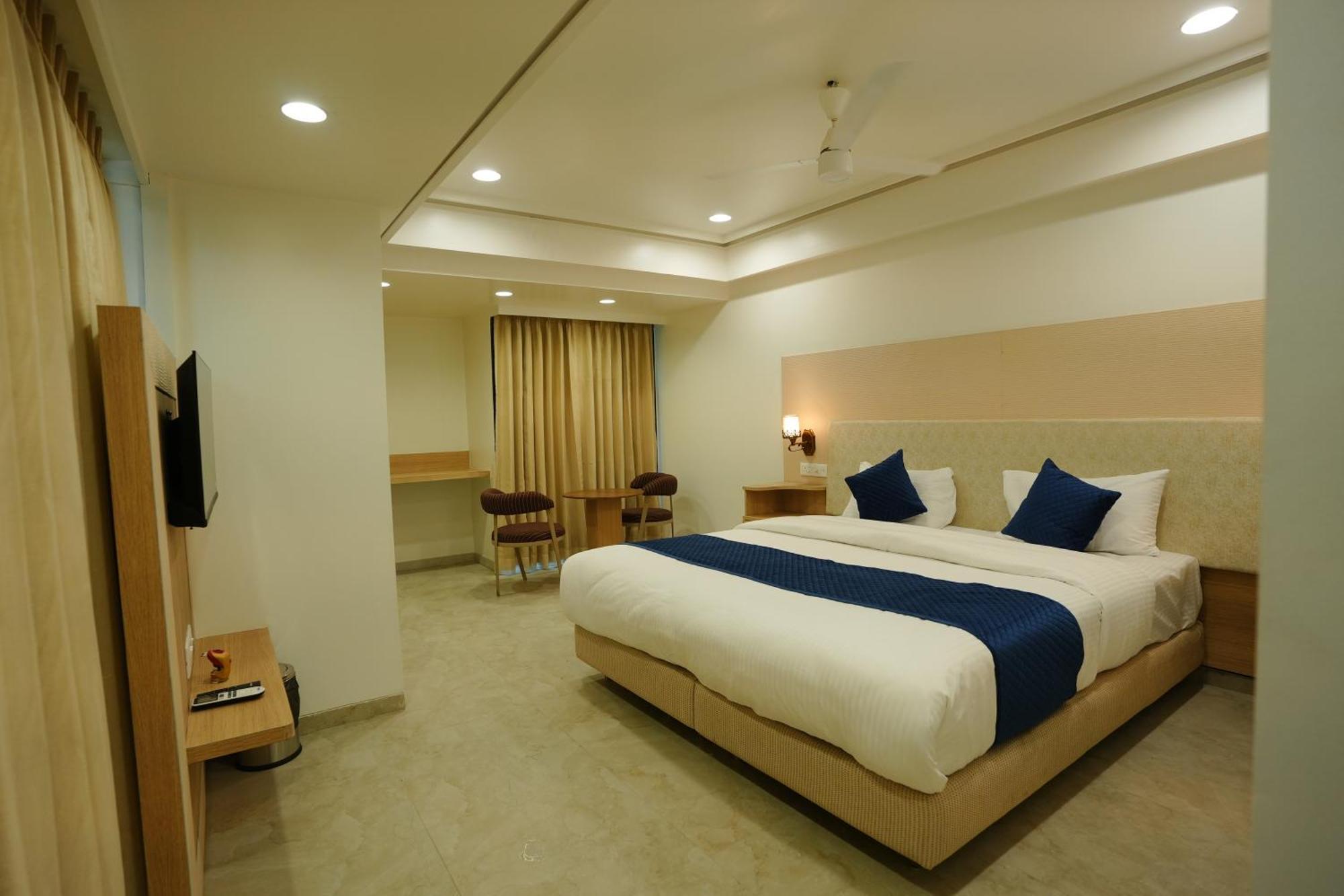 Hotel 6 Seasons, Koregoan Park, Pune Ngoại thất bức ảnh