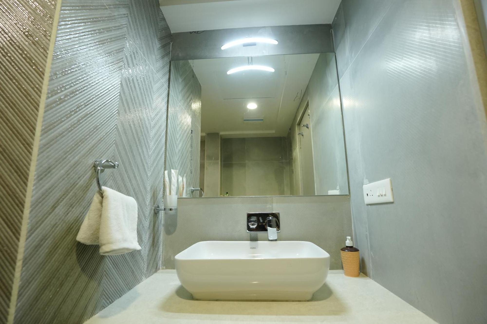 Hotel 6 Seasons, Koregoan Park, Pune Ngoại thất bức ảnh