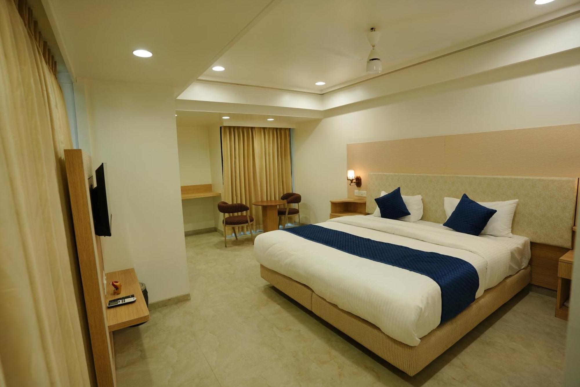 Hotel 6 Seasons, Koregoan Park, Pune Ngoại thất bức ảnh