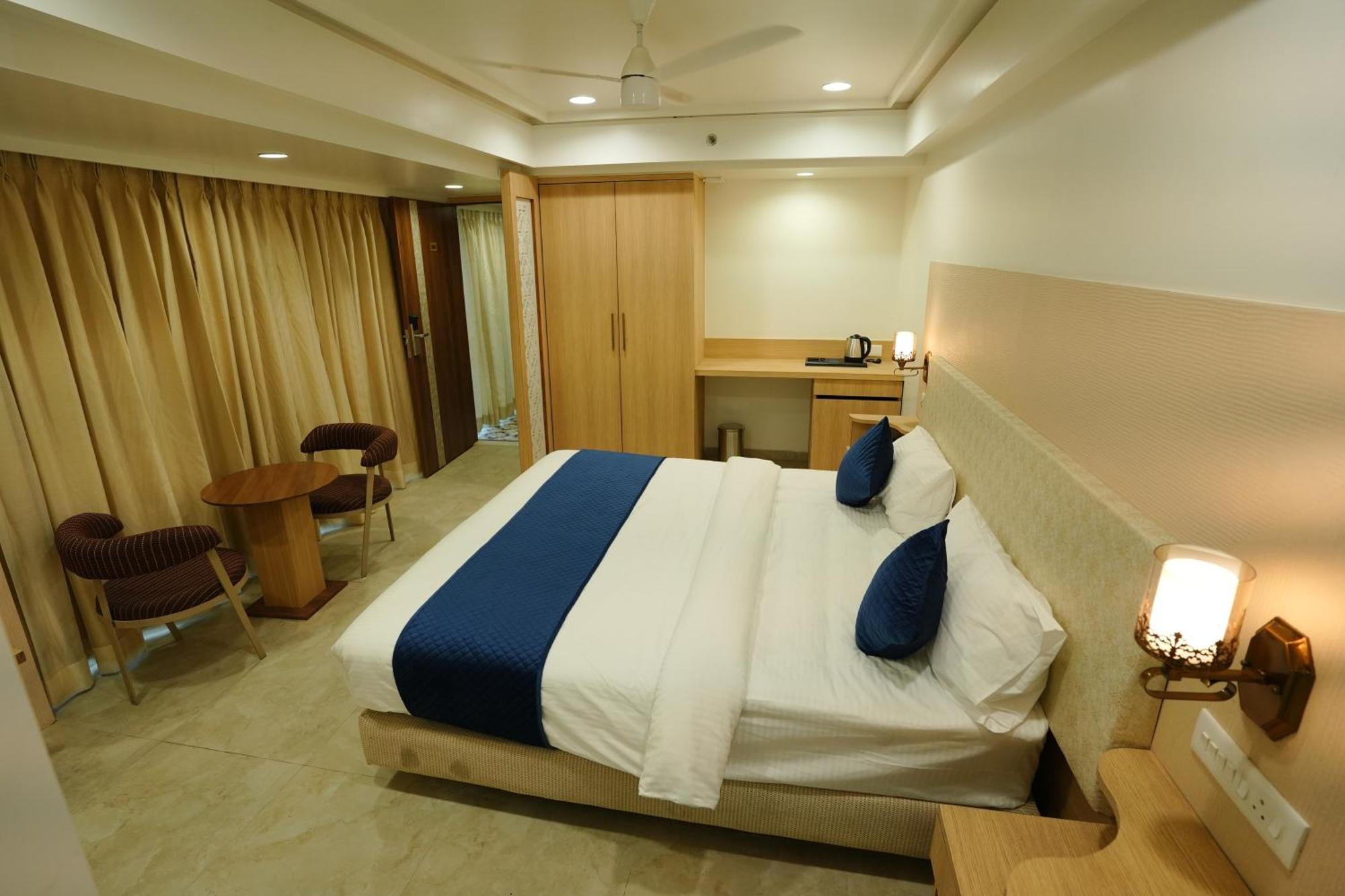 Hotel 6 Seasons, Koregoan Park, Pune Ngoại thất bức ảnh