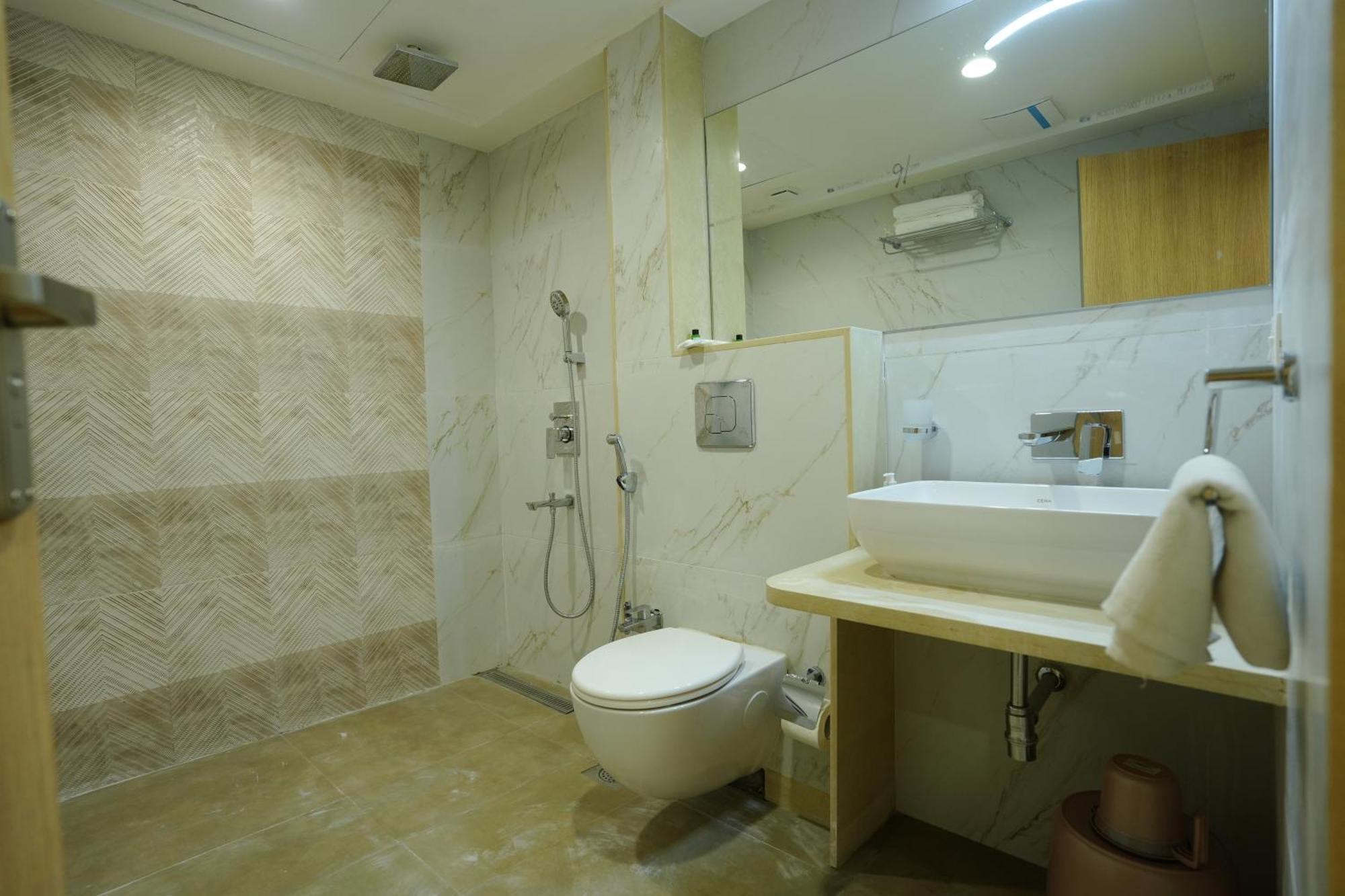 Hotel 6 Seasons, Koregoan Park, Pune Ngoại thất bức ảnh