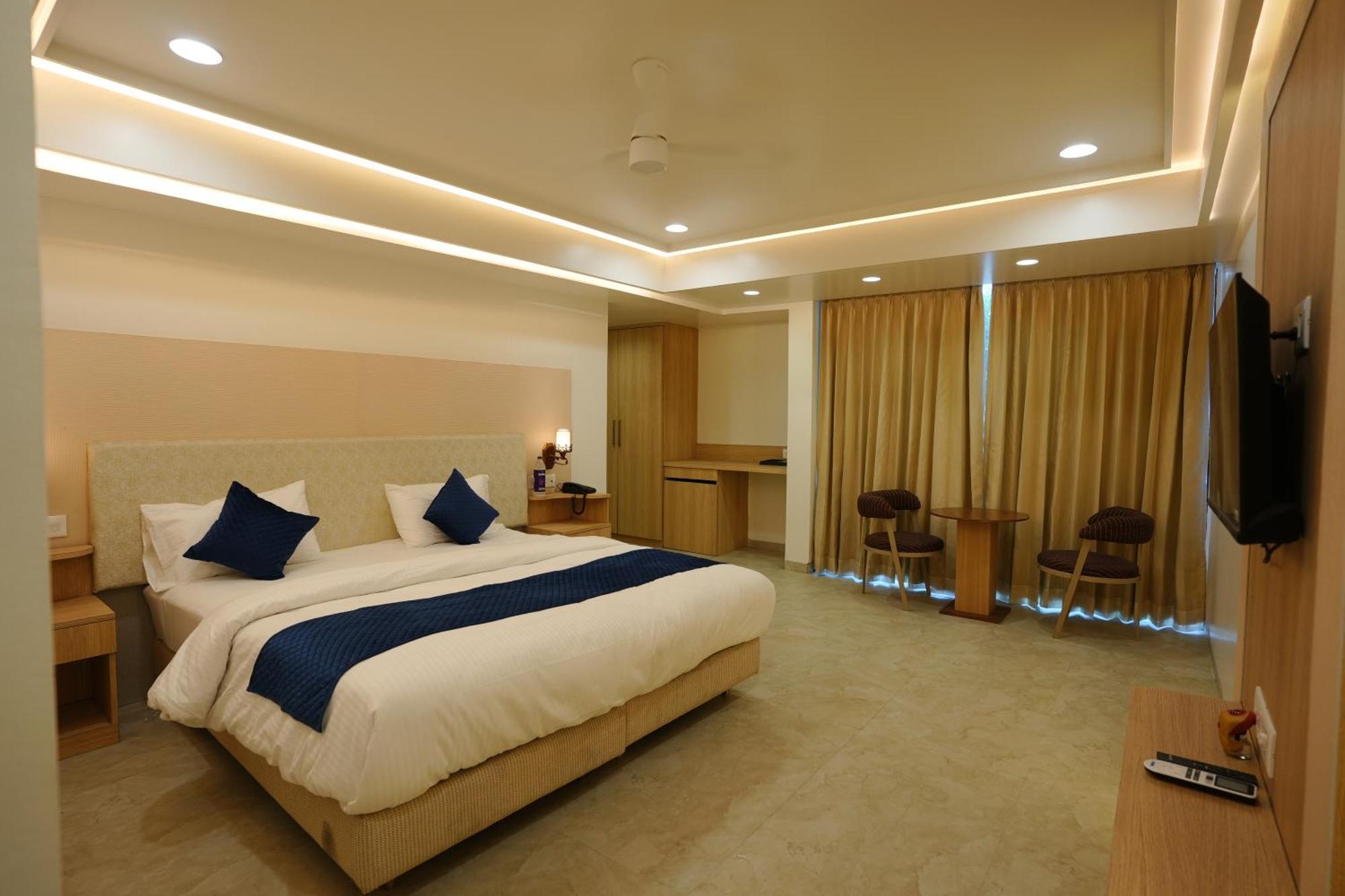Hotel 6 Seasons, Koregoan Park, Pune Ngoại thất bức ảnh