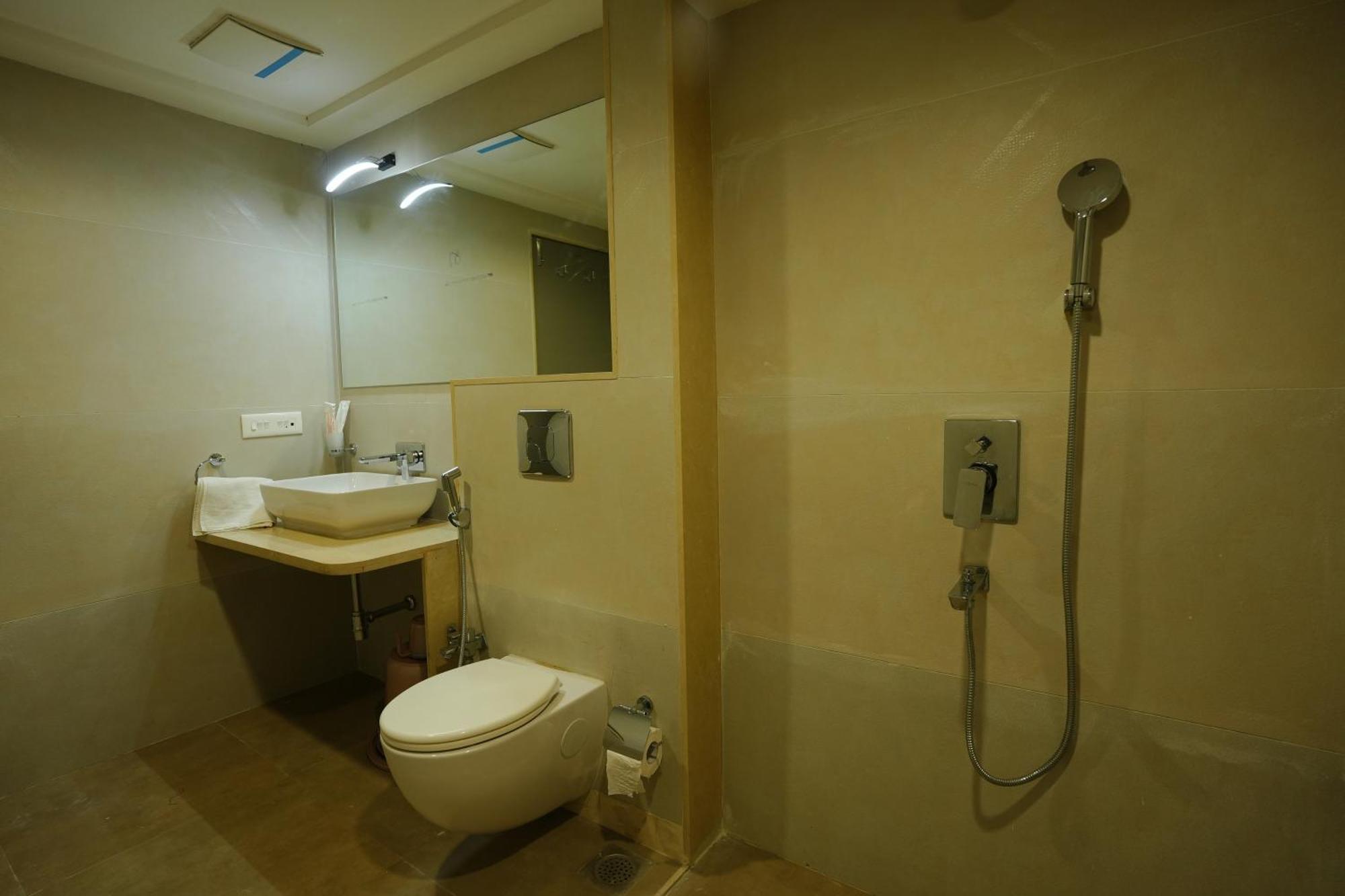 Hotel 6 Seasons, Koregoan Park, Pune Ngoại thất bức ảnh