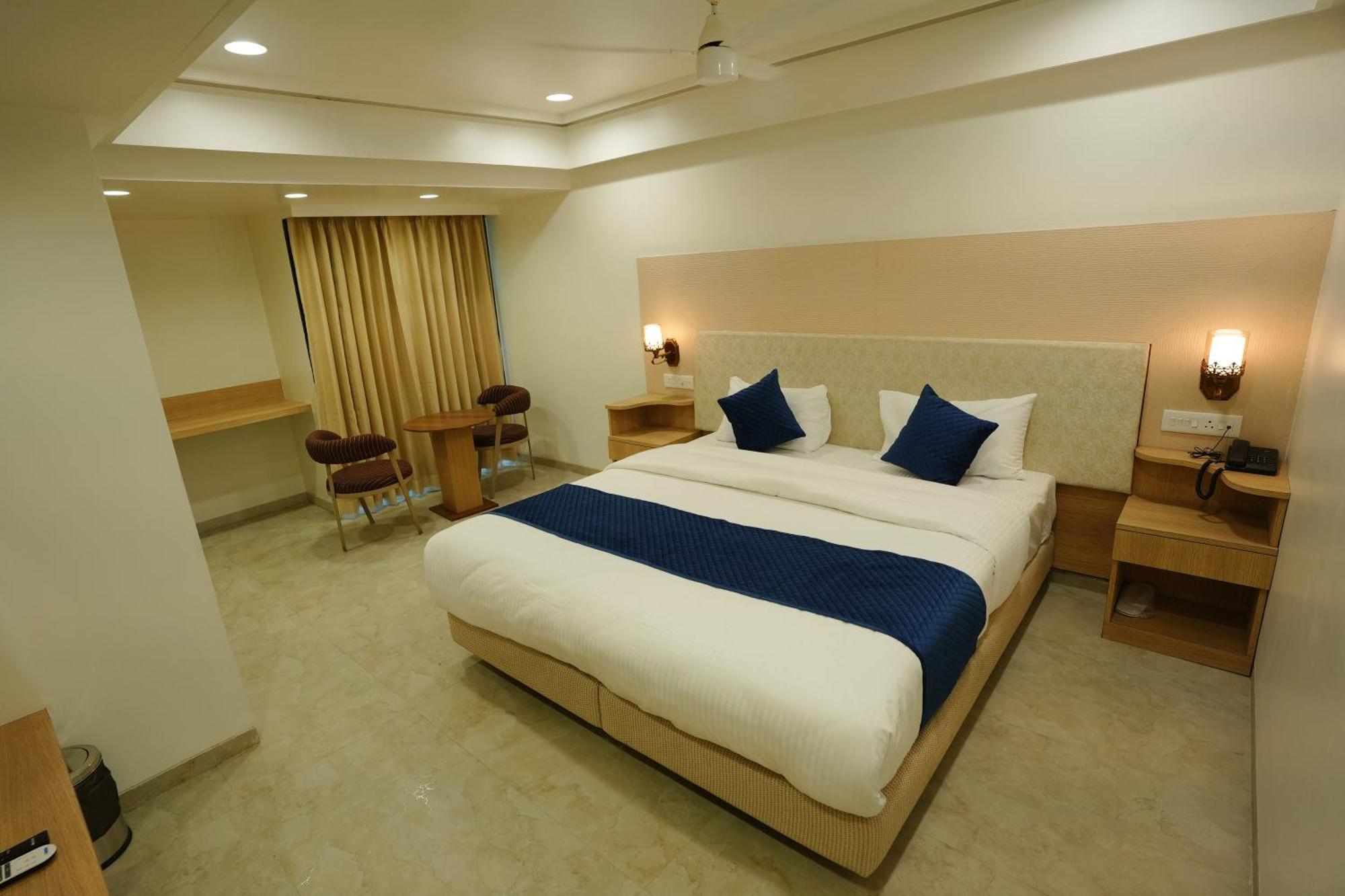 Hotel 6 Seasons, Koregoan Park, Pune Ngoại thất bức ảnh