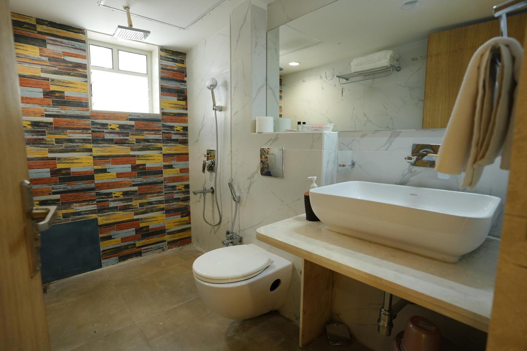 Hotel 6 Seasons, Koregoan Park, Pune Ngoại thất bức ảnh