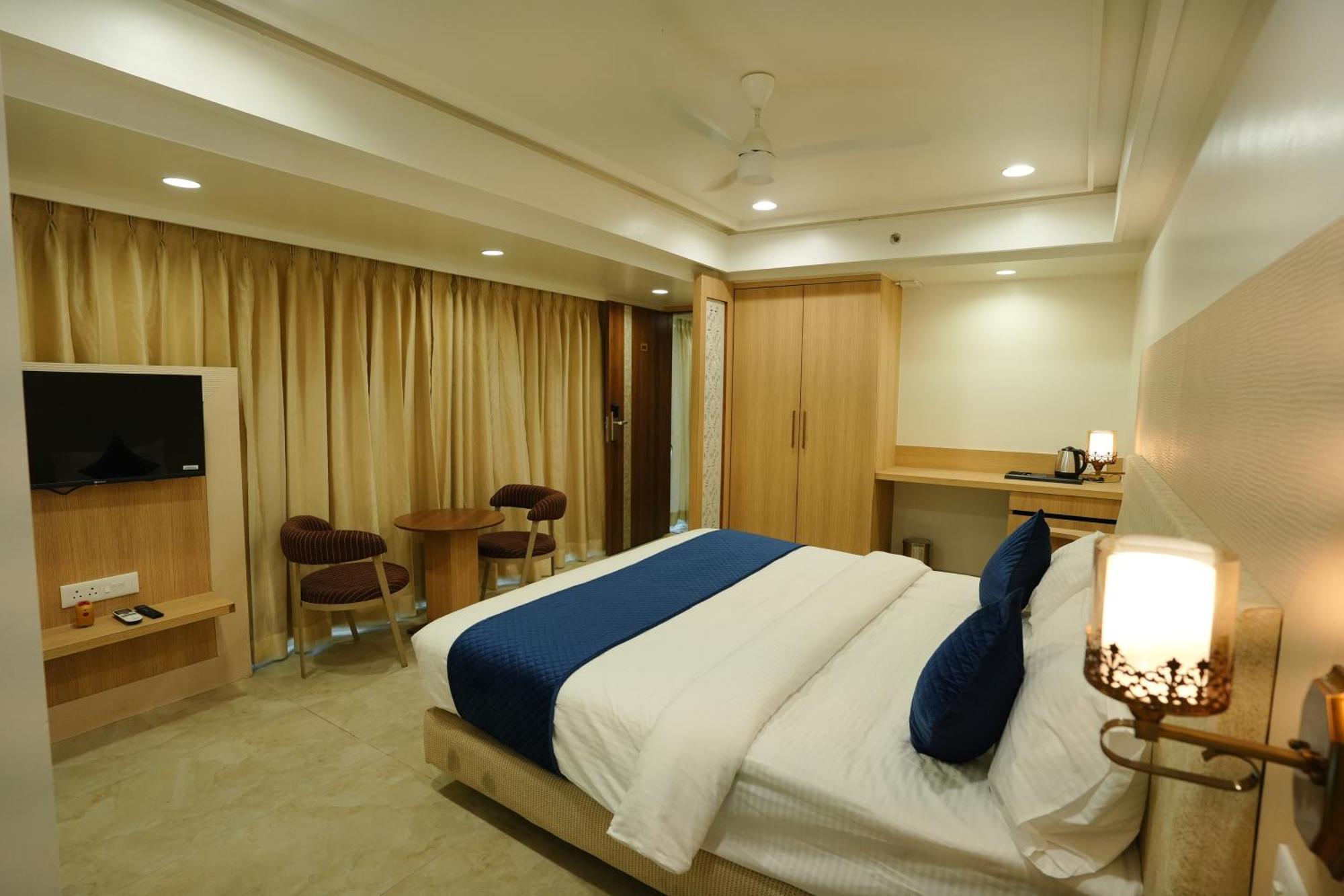 Hotel 6 Seasons, Koregoan Park, Pune Ngoại thất bức ảnh