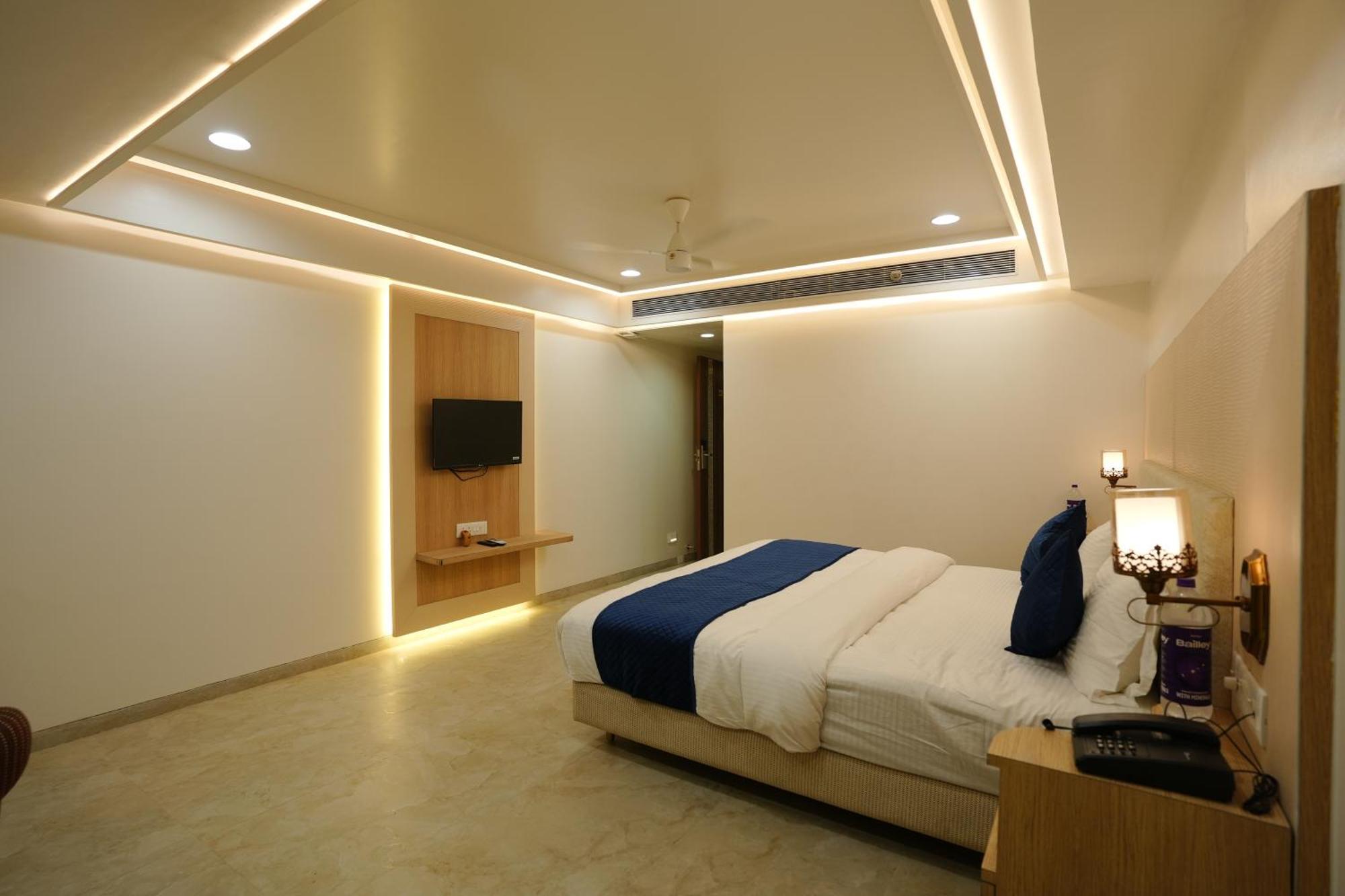 Hotel 6 Seasons, Koregoan Park, Pune Ngoại thất bức ảnh