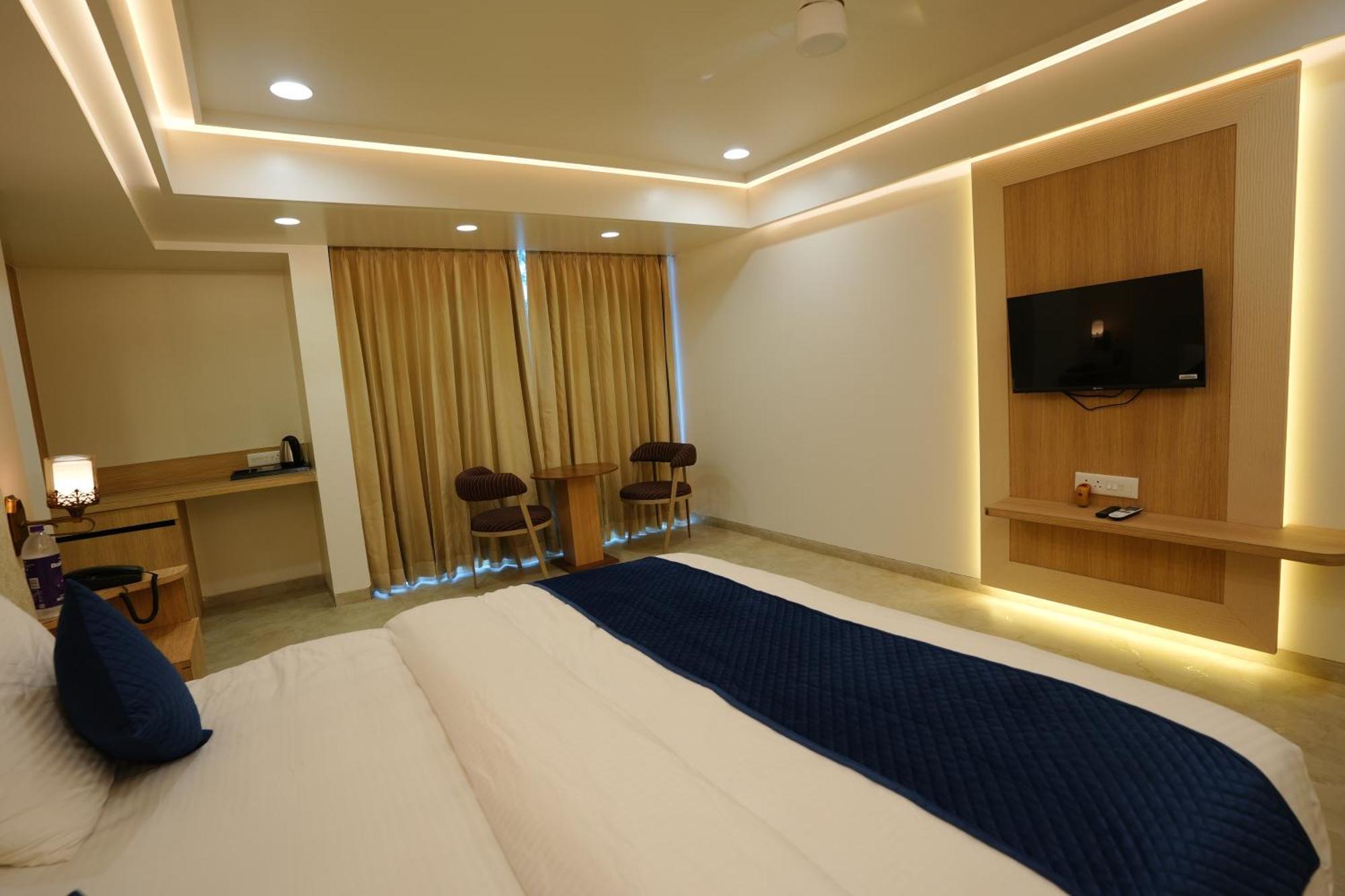 Hotel 6 Seasons, Koregoan Park, Pune Ngoại thất bức ảnh
