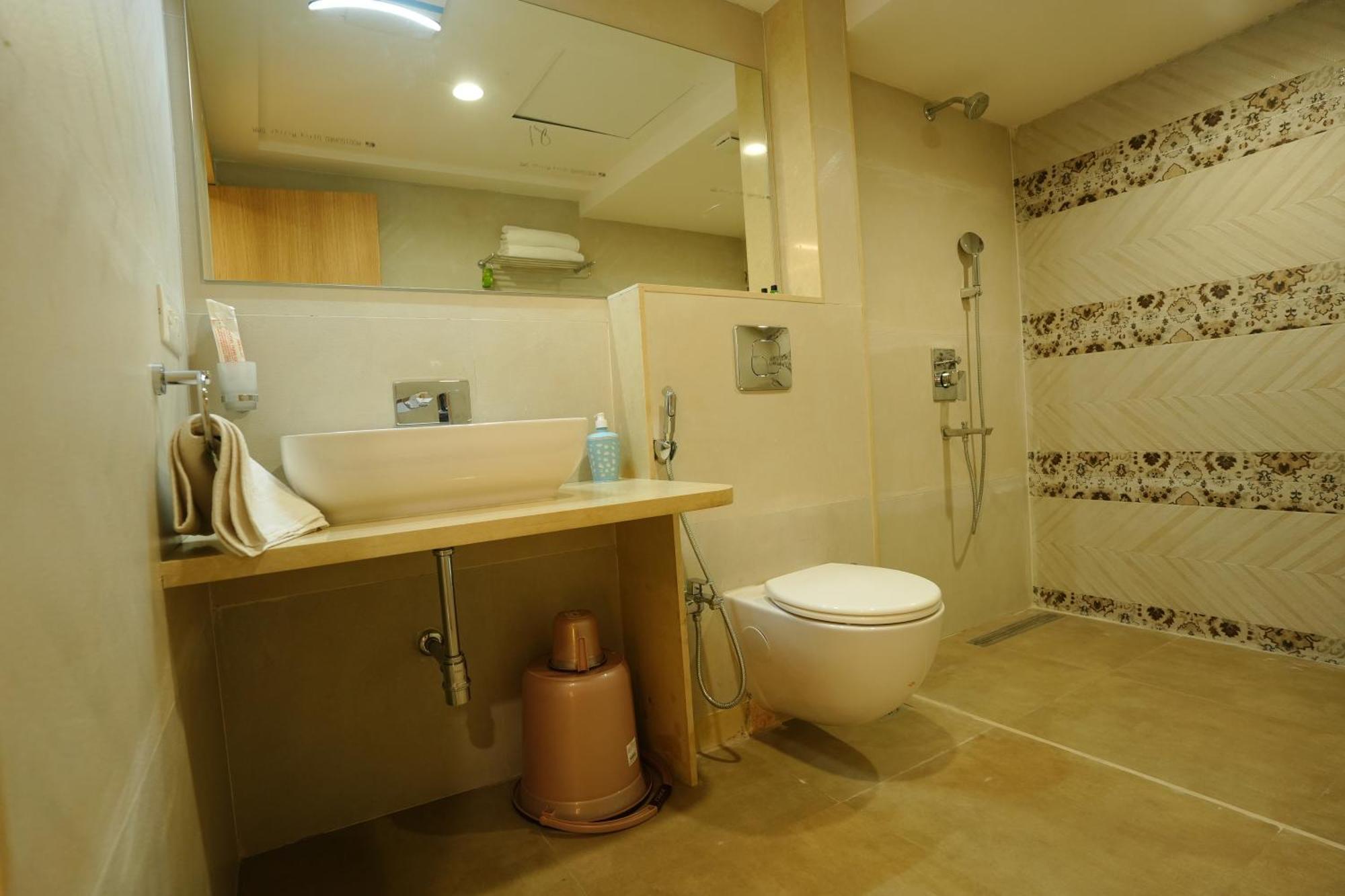 Hotel 6 Seasons, Koregoan Park, Pune Ngoại thất bức ảnh