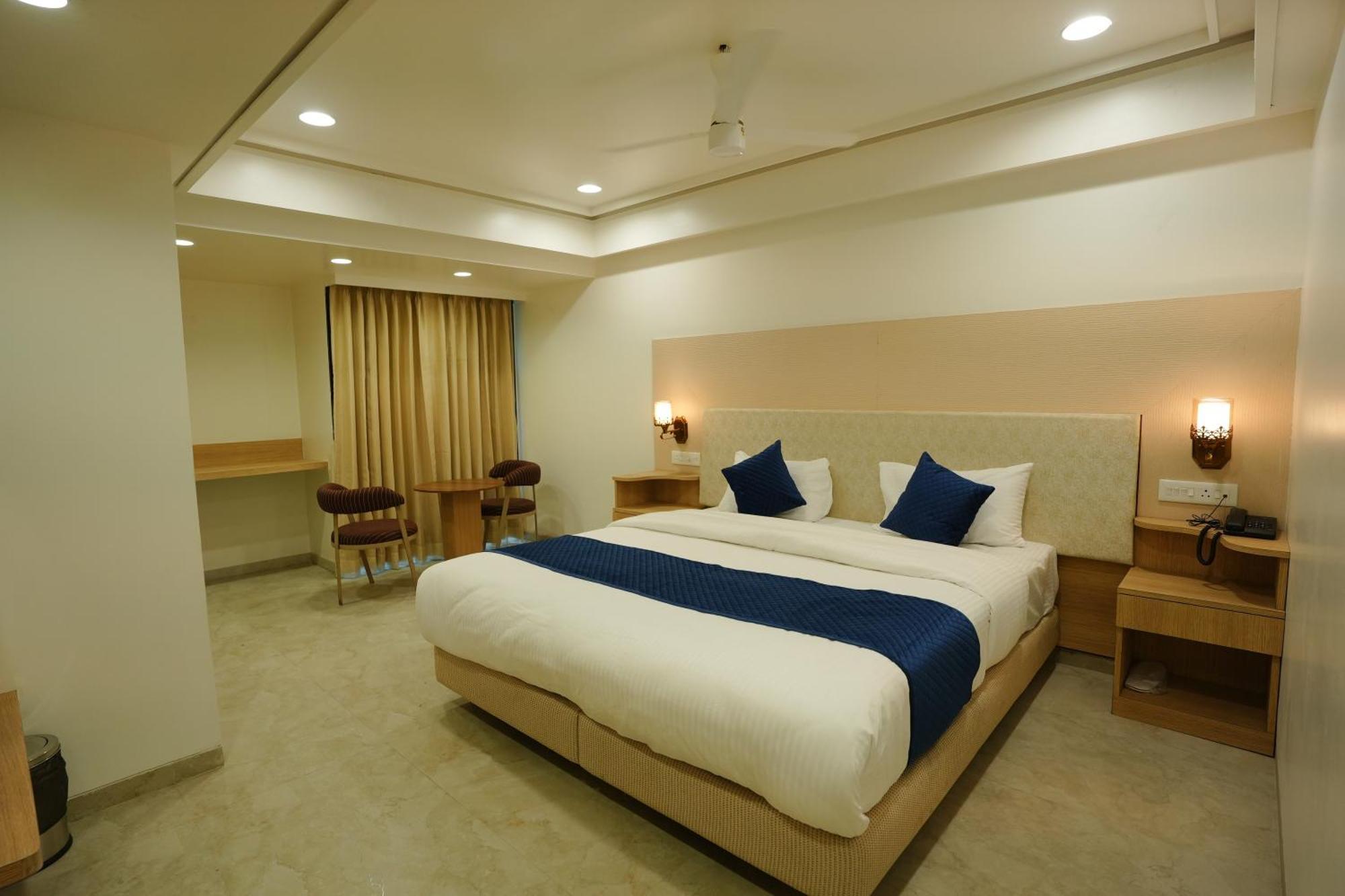 Hotel 6 Seasons, Koregoan Park, Pune Ngoại thất bức ảnh