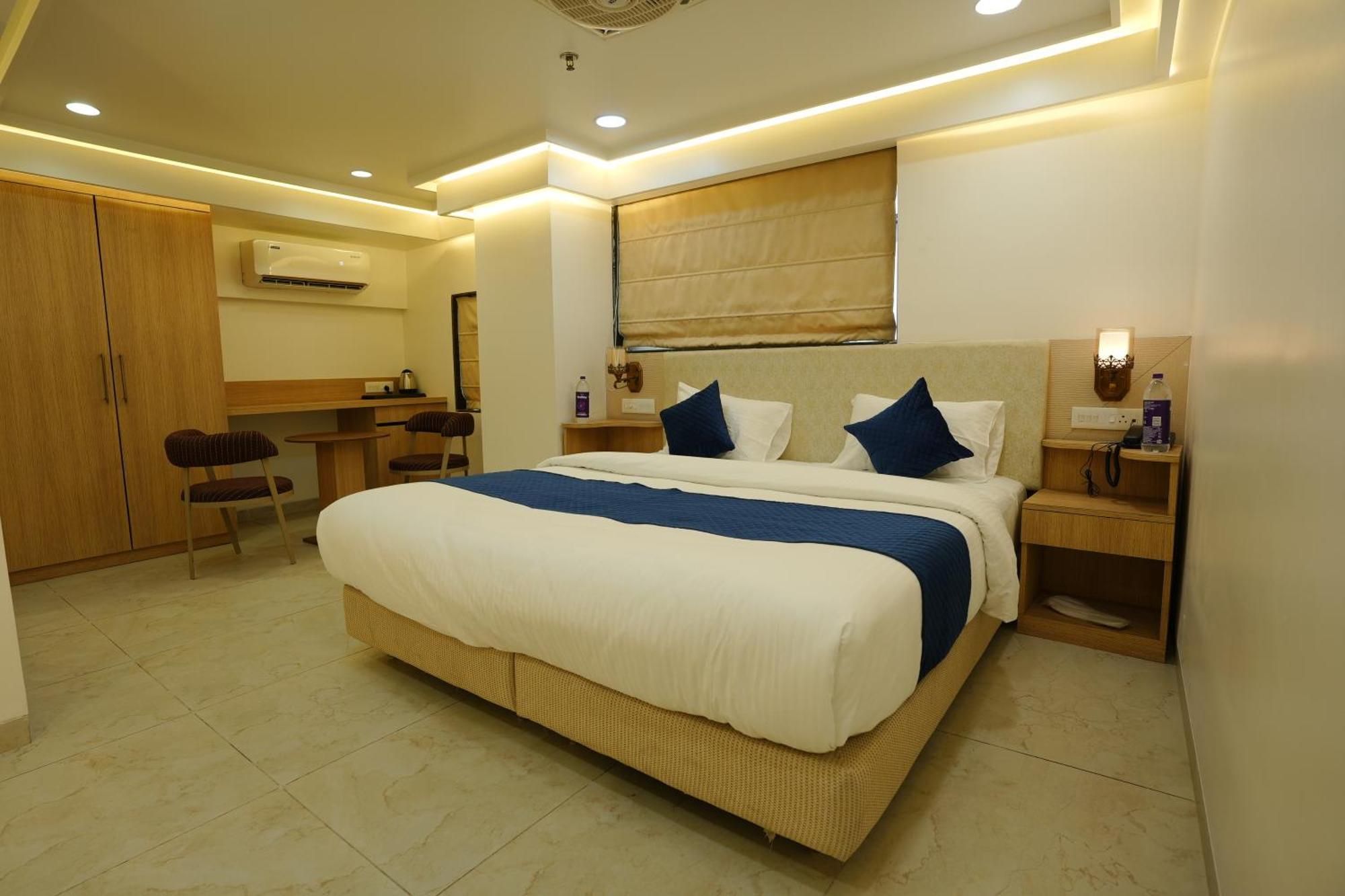 Hotel 6 Seasons, Koregoan Park, Pune Ngoại thất bức ảnh