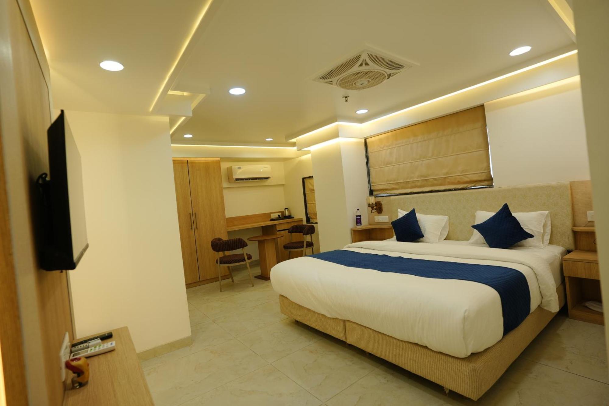Hotel 6 Seasons, Koregoan Park, Pune Ngoại thất bức ảnh