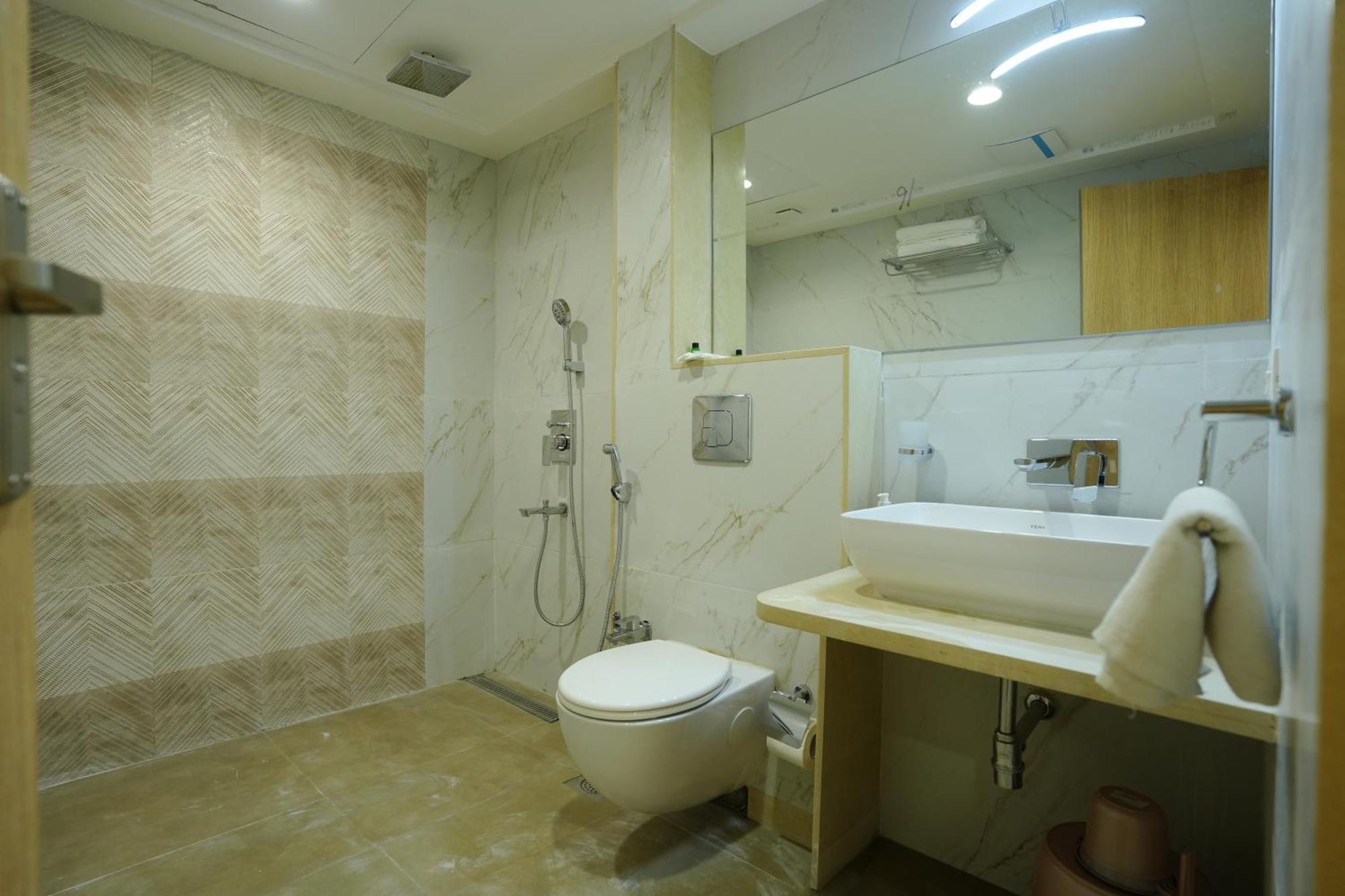 Hotel 6 Seasons, Koregoan Park, Pune Ngoại thất bức ảnh