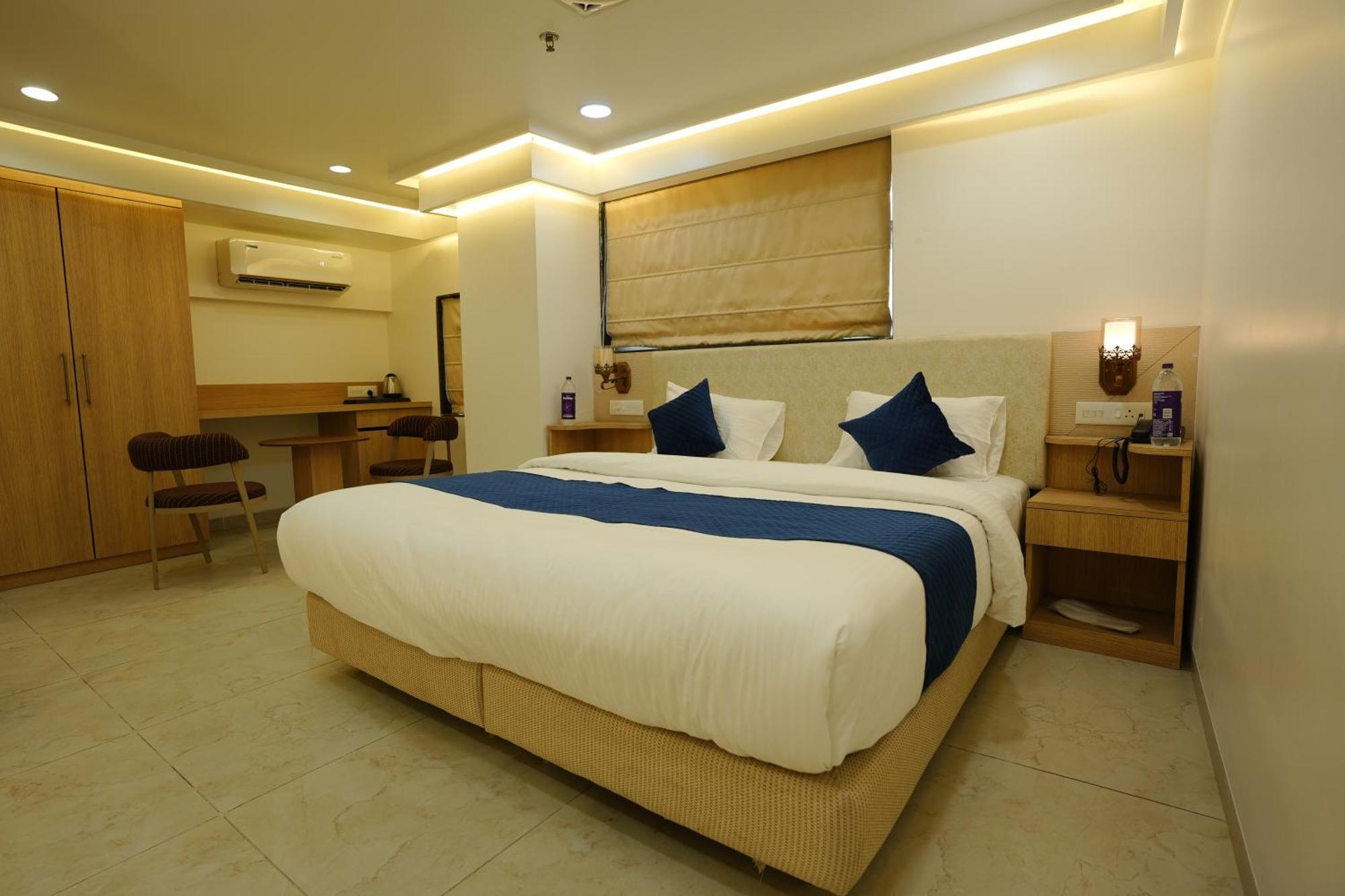 Hotel 6 Seasons, Koregoan Park, Pune Ngoại thất bức ảnh